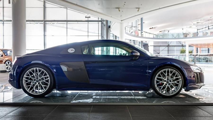  Audi R8 V10 Plus 2015 года  (фото 5 из 15)
